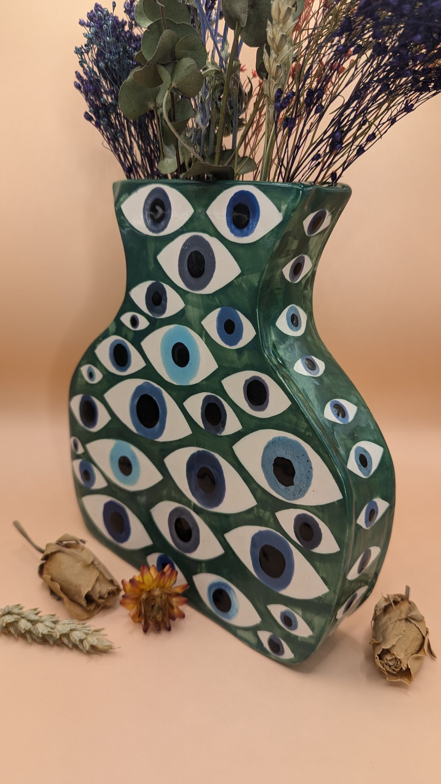 Large Eyes Vase