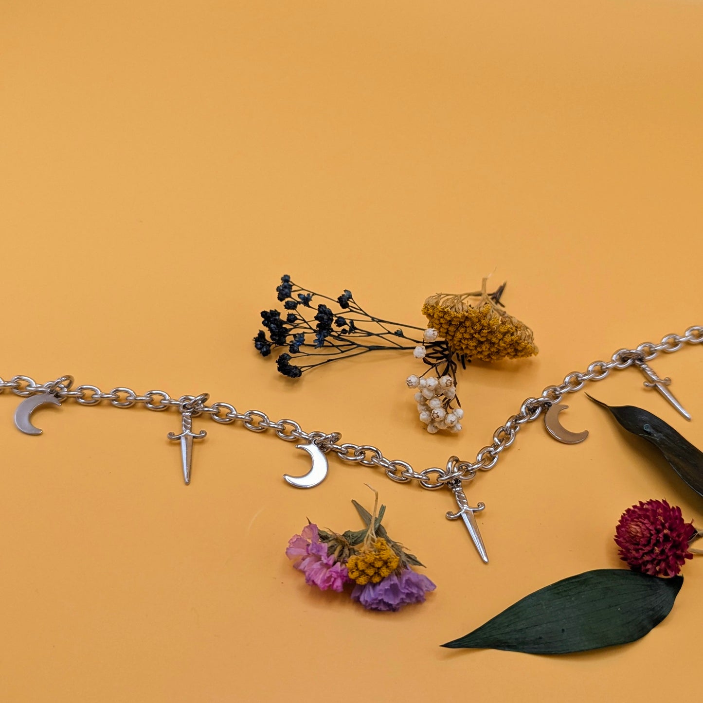 'I Come With Kn!ves' Boot Chain